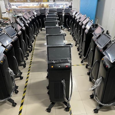 810nm 808nm Diode Ice Laser Machine 3 Wave Για Σφίξιμο Δέρματος / Απομάκρυνση Πόρων