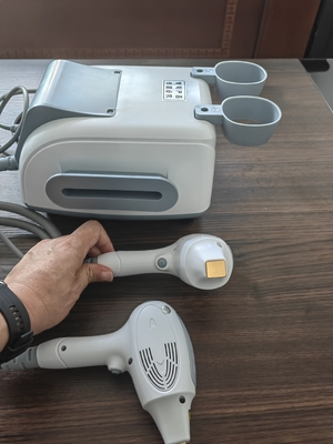 3.5 ιντσών χρωματική οθόνη αφής 808nm Diodo Laser Depilation Machine για θεραπεία σελόν μαλλιών