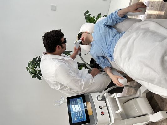 Q Switch Nd YAG Laser Machine Απομάκρυνσης Τατουάζ 1064nm 532nm 1320nm 2 χρόνια εγγύηση