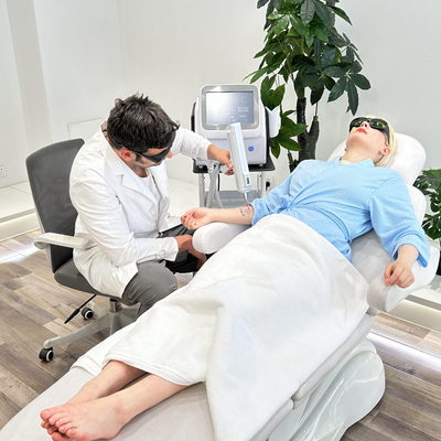 Προσαρμοσμένο Q Switch ND Yag Laser Machine για την αφαίρεση τατουάζ / θεραπεία ακμής